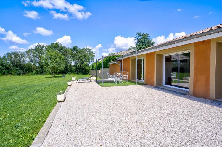 Domaine Des Jardins De La Saone Hotel Tournus Exterior photo