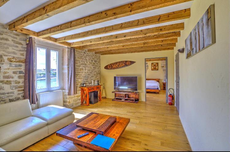 Domaine Des Jardins De La Saone Hotel Tournus Room photo